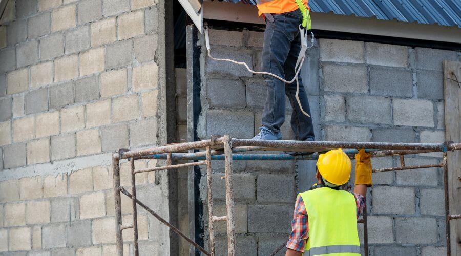 Professional gutter cleaning in Mead, CO